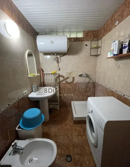 Shitet Apartament 1+1 ne Myslym Shyr me hipoteke (D8141A-126)