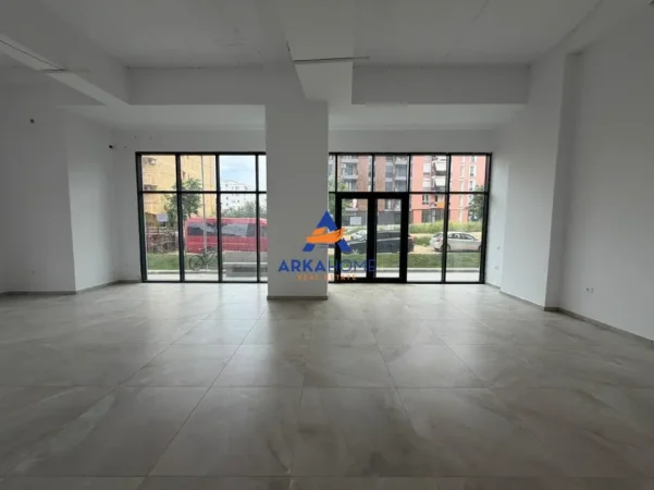 Tirane, jepet me qera ambjent biznesi Kati 0, 112 m² 1.000 € 