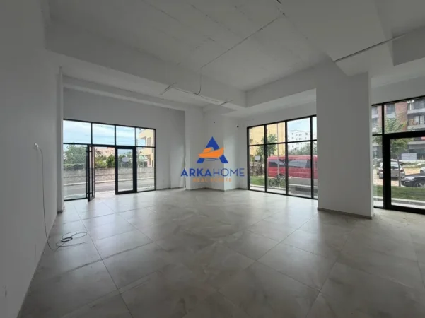 Tirane, jepet me qera ambjent biznesi Kati 0, 112 m² 1.000 € 