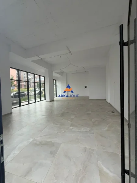 Tirane, jepet me qera ambjent biznesi Kati 0, 112 m² 1.000 € 
