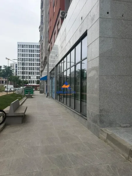 Tirane, jepet me qera ambjent biznesi Kati 0, 112 m² 1.000 € 