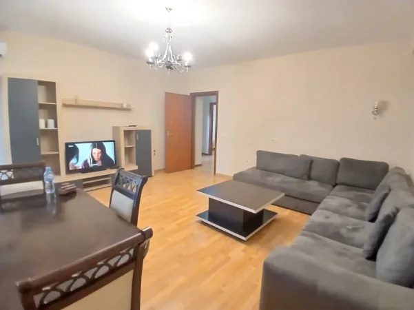 Tirane, jepet me qera apartament 2+1 Kati 3, 90 m² 450 € (Market Coku Kodra e Diellit)