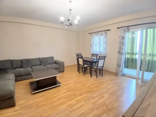 Tirane, jepet me qera apartament 2+1 Kati 3, 90 m² 450 € (Market Coku Kodra e Diellit)