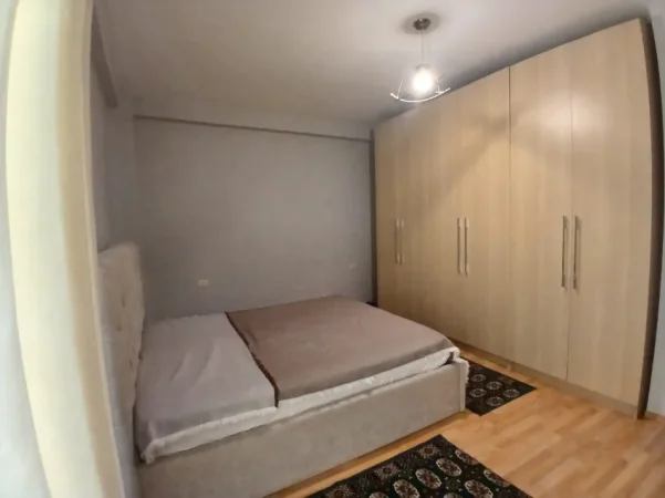 Tirane, jepet me qera apartament 2+1 Kati 3, 90 m² 450 € (Market Coku Kodra e Diellit)