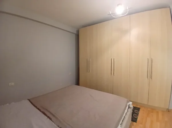 Tirane, jepet me qera apartament 2+1 Kati 3, 90 m² 450 € (Market Coku Kodra e Diellit)