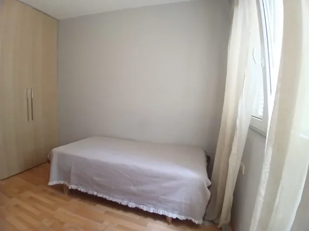 Tirane, jepet me qera apartament 2+1 Kati 3, 90 m² 450 € (Market Coku Kodra e Diellit)