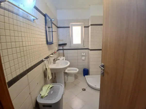 Tirane, jepet me qera apartament 2+1 Kati 3, 90 m² 450 € (Market Coku Kodra e Diellit)