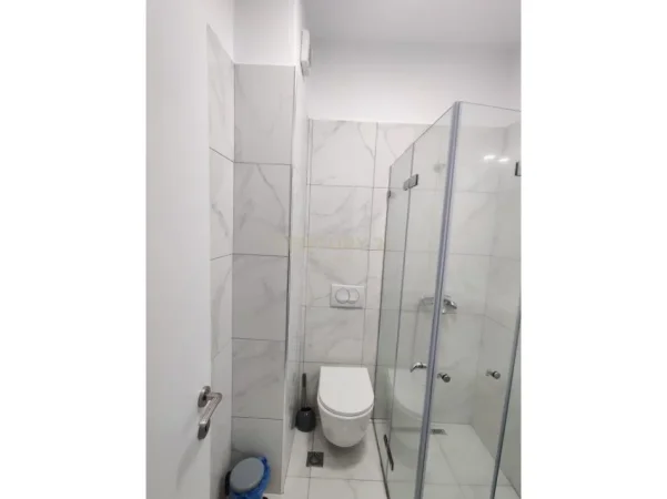 Tirane, jepet me qera apartament 2+1 Kati 2, 95 m² 800 € (rezidenca quartum)