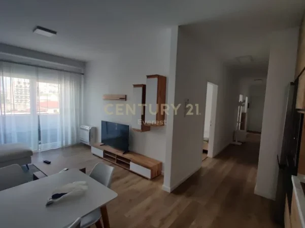Tirane, jepet me qera apartament 2+1 Kati 2, 95 m² 800 € (rezidenca quartum)