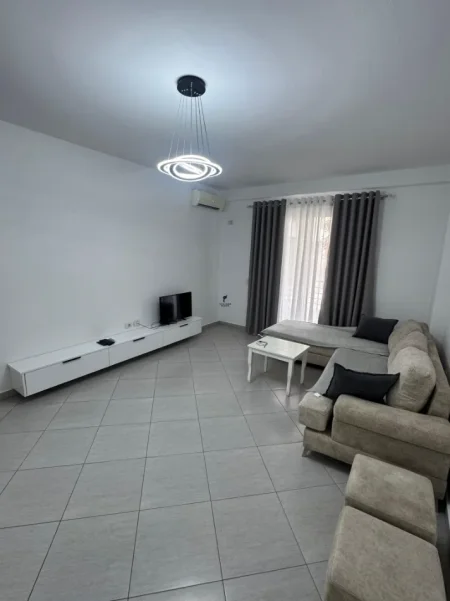 Tirane, jepet me qera apartament 2+1 Kati 3, 100 m² 550 € (ASTIR)