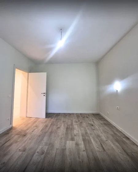 Tirane, jepet me qera apartament 3+1+Aneks+Ballkon Kati 3, 110 m² 800 € 