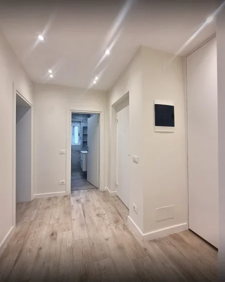 Tirane, jepet me qera apartament 3+1+Aneks+Ballkon Kati 3, 110 m² 800 € 