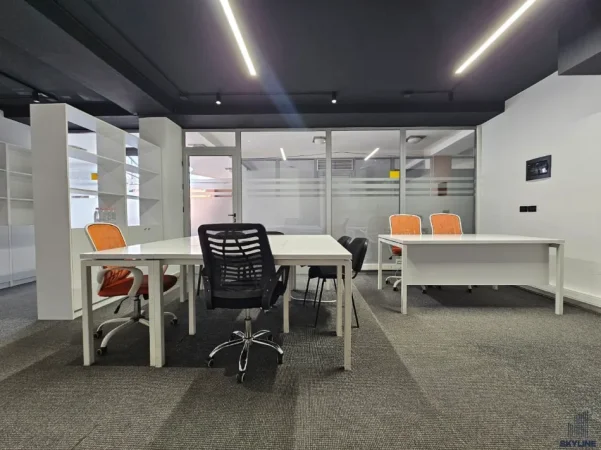 Tirane, jepet me qera zyre Kati 2, 70 m² 1.100 € (Pazari i Ri)