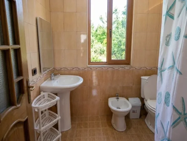 Tirane, jepet me qera apartament 1+1 Kati 1, 50 m² 300 € (Qytet Studenti)