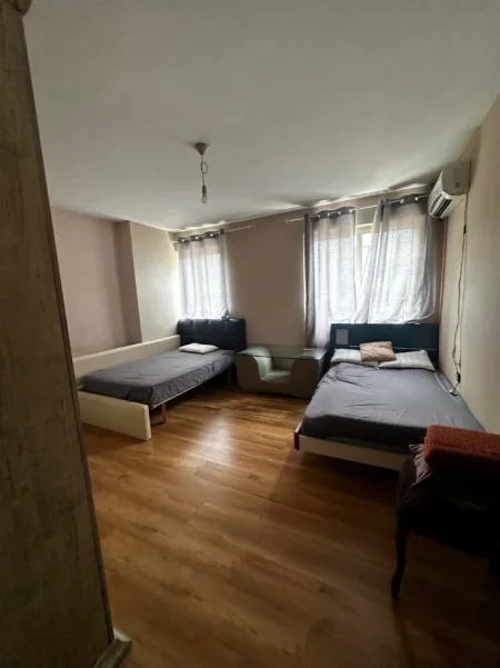 Tirane, jepet me qera apartament 2+1 Kati 3, (rruga kongresi i manastirit)