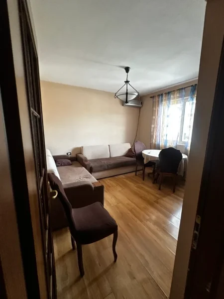 Tirane, jepet me qera apartament 2+1 Kati 3, (rruga kongresi i manastirit)