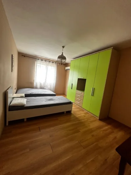 Tirane, jepet me qera apartament 2+1 Kati 3, (rruga kongresi i manastirit)