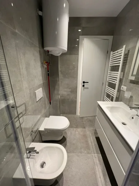 Tirane, jepet me qera apartament 2+1 Kati 7, 84 m² 700 € (Ish Fusha e Aviacionit)