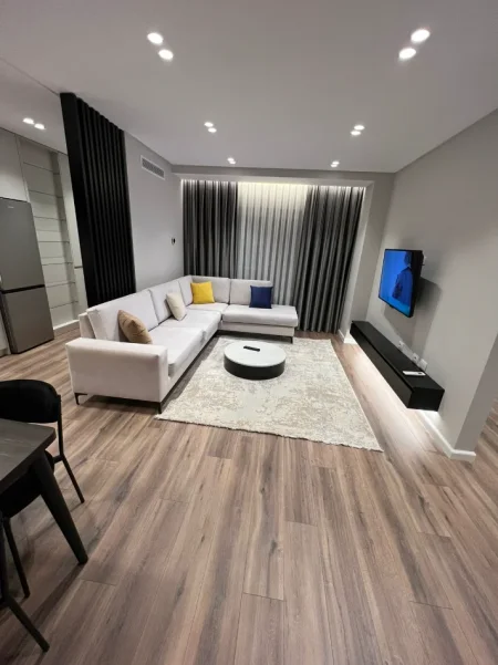 Tirane, jepet me qera apartament 2+1 Kati 7, 84 m² 700 € (Ish Fusha e Aviacionit)