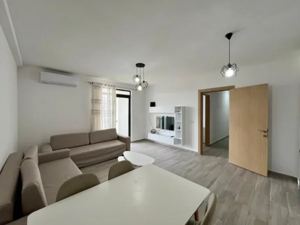 Tirane, jepet me qera 3+1+Ballkon Kati 2, 120 m² 500 € (Rruga 5 Maji)