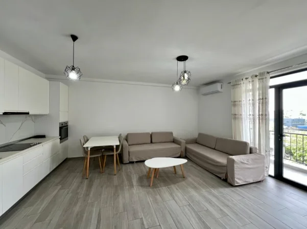 Tirane, jepet me qera 3+1+Ballkon Kati 2, 120 m² 500 € (Rruga 5 Maji)