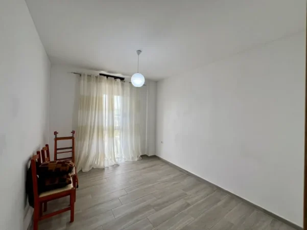 Tirane, jepet me qera 3+1+Ballkon Kati 2, 120 m² 500 € (Rruga 5 Maji)