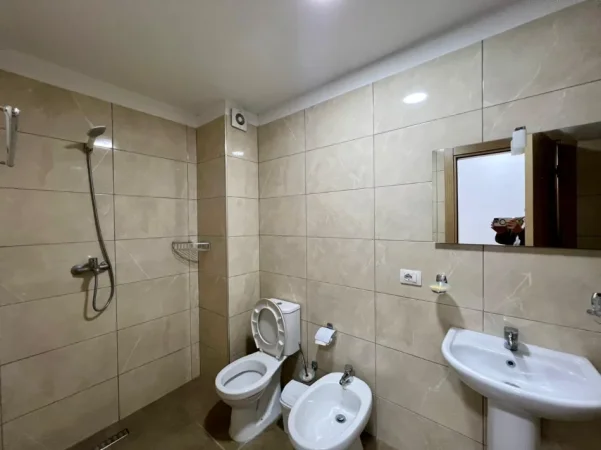 Tirane, jepet me qera 3+1+Ballkon Kati 2, 120 m² 500 € (Rruga 5 Maji)