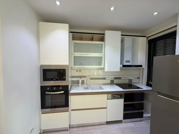 Tirane, jepet me qera apartament 1+1 Kati 5, 450 € (CASA ITALIA)