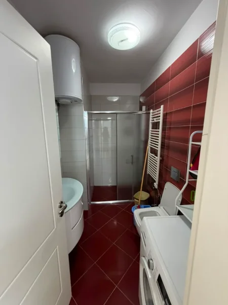 Tirane, jepet me qera apartament 1+1 Kati 5, 450 € (CASA ITALIA)