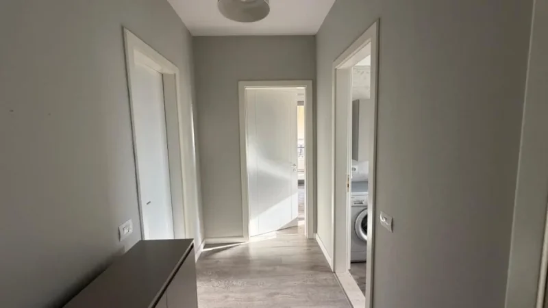 Tirane, jepet me qera apartament 2+1 Kati 4, 80 m² 650 € (Liqeni i Thatë)