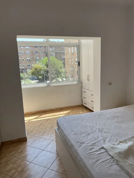 Tirane, jap me qera apartament 1+1 Kati 3, 52 m² 400 € (rruga “Qemal Stafa”)