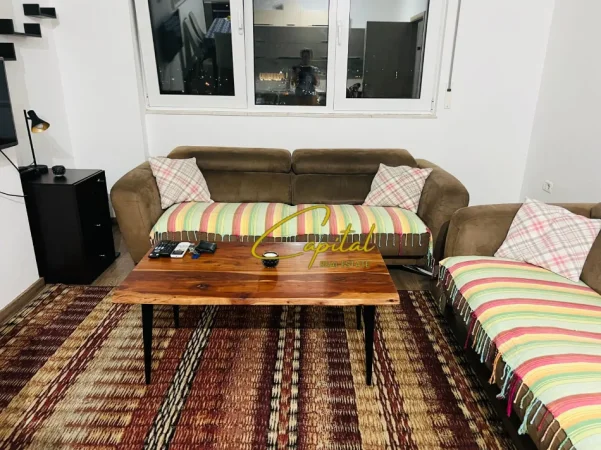 Tirane, jepet me qera apartament 2+1 Kati 12, 100 m² 700 € (ISH STACIONI TRENIT)