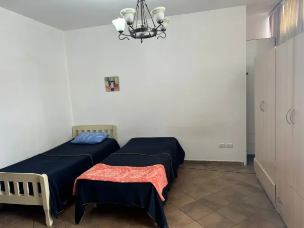 Tirane, jepet me qera garsonier 1+1 Kati 3, 38 m² 300 € (tek tregu elektrik Tirane)