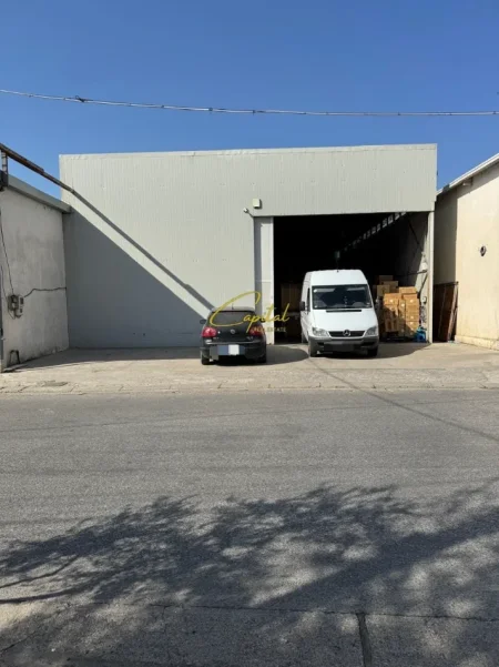 Tirane, jepet me qera magazine Kati 0, 250 m² 1.200 € (CASA ITALIA)