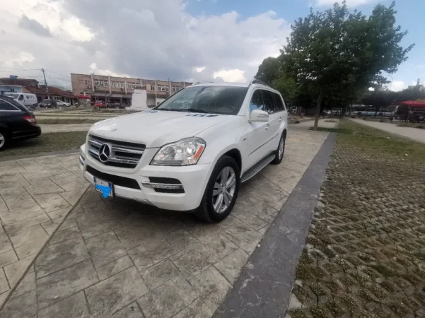 Tirane, shitet SUV Mercedes GL 350 Nafte, e bardhë automatik Klima 175.000 km 13.500 €