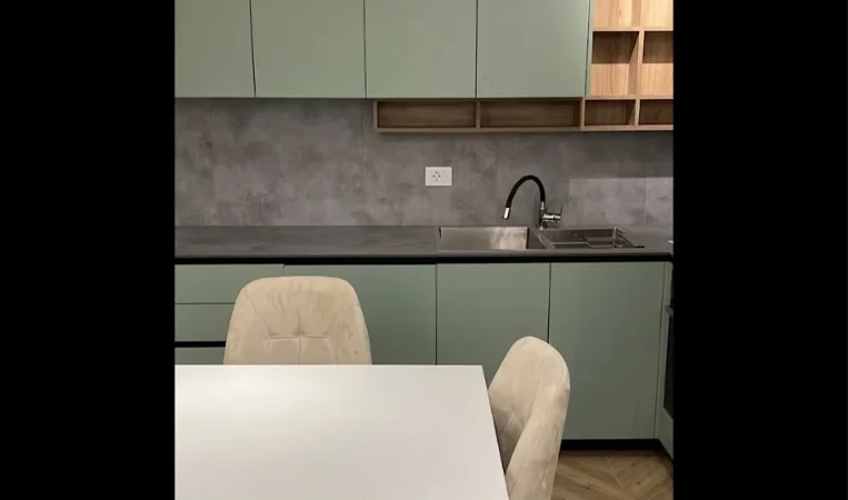 Tirane, jepet me qera 1+1 Kati 2, 60 m² 550 € 