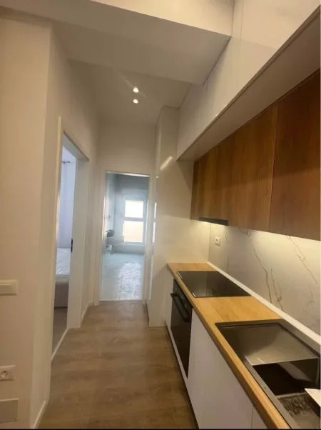 Tirane,  jepet me qira apartament 1+1 Kati 3, 75 m² (kompleksi mangalem)