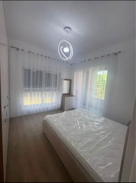 Tirane,  jepet me qira apartament 1+1 Kati 3, 75 m² (kompleksi mangalem)
