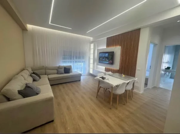 Tirane,  jepet me qira apartament 1+1 Kati 3, 75 m² (kompleksi mangalem)