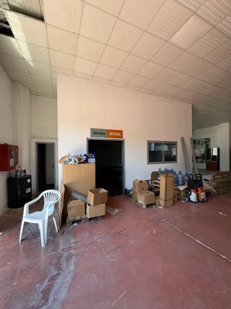 Tirane, jepet me qera magazine Kati 0, 1.000 m² 4.000 € 