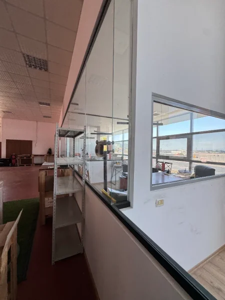 Tirane, jepet me qera magazine Kati 0, 1.000 m² 4.000 € 