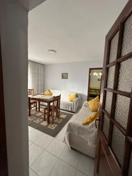 Tirane, jepet me qera apartament 2+1 Kati 1, 90 m² 450 € (Ali Demi)