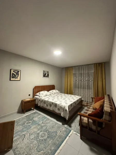 Tirane, jepet me qera apartament 2+1 Kati 1, 90 m² 450 € (Ali Demi)