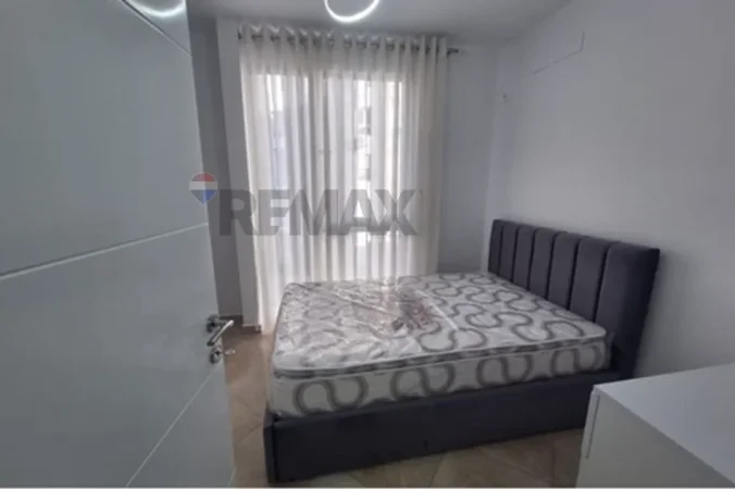 Tirane, jepet me qera apartament 2+1 Kati 4, 95 m² 80.000 € (Rruga e Barrikadave)