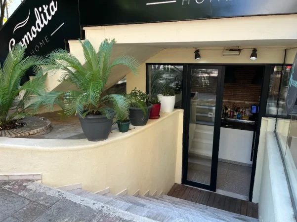 Tirane, jepet me qera dyqan Kati -1, 30 m² 1.300 € (Rruga Sami Frasheri)