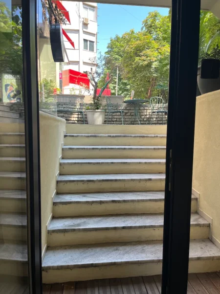 Tirane, jepet me qera dyqan Kati -1, 30 m² 1.300 € (Rruga Sami Frasheri)