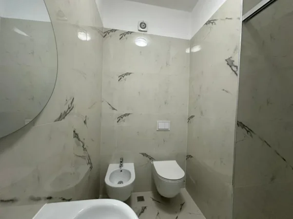 Tirane, jepet me qera apartament 1+1 Kati 6, 40 m² 300 € (Univers City)