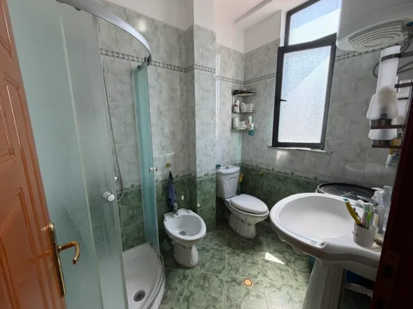 Tirane, jepet me qera apartament 2+1 Kati 7, (rruga e kavajes)