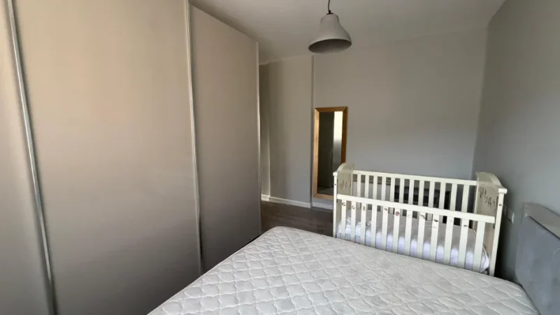 Tirane, jepet me qera apartament 2+1 Kati 4, 80 m² 650 € (Liqeni thate)