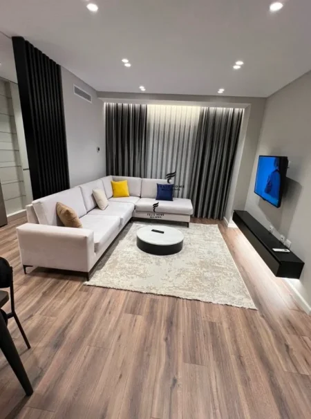 Tirane, jepet me qera apartament 2+1 Kati 7, 84 m² 700 € (ISH FUSHA E AVIACIONIT)